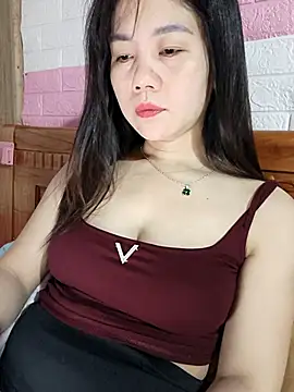 Ngocmai_lazdy élő XXX-chatje