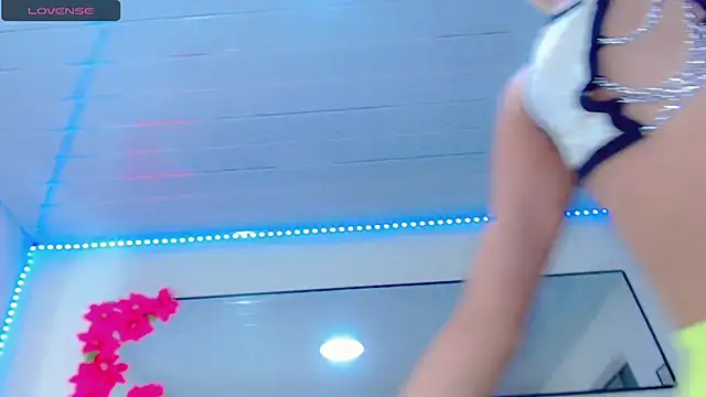 Karla_hot777 Show in webcam