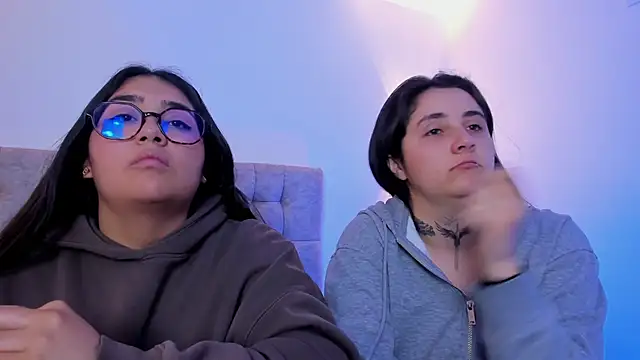 Elisa_n_Emma Adlı Modelin Canlı XXX Sohbeti