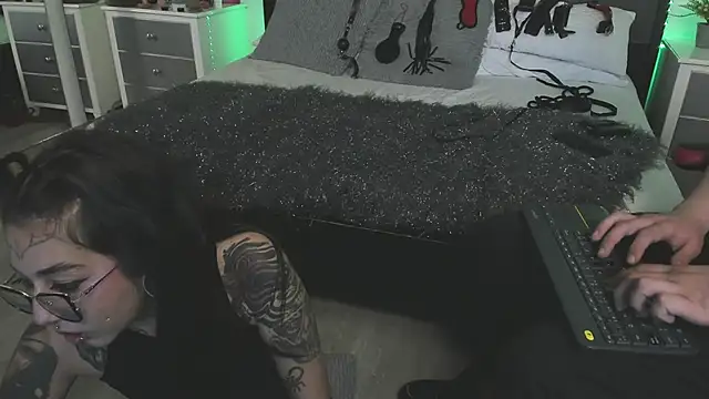 Онлайн чат XXX inkedsinners_
