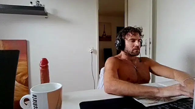 Pokazy przed kamerką – alpha-hunk