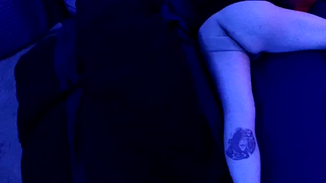 Time2playN303party: διαδικτυακό σόου στην κάμερα