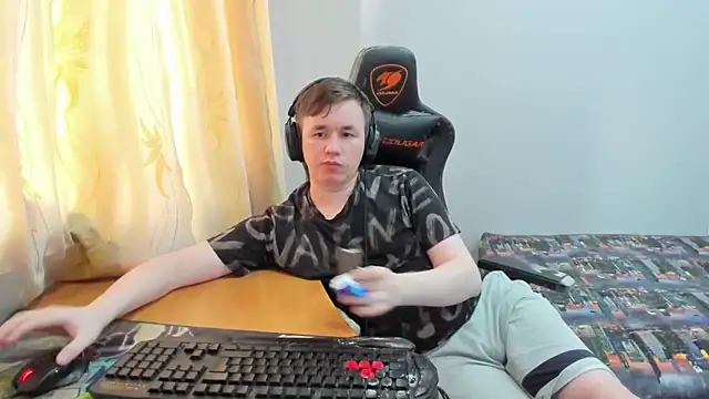 iliaskrislove webcam show