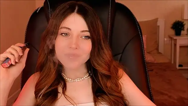 Kimmie_shine Adlı Modelin Canlı XXX Sohbeti