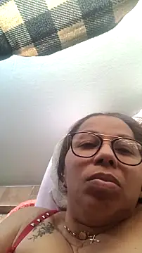 Ladymilf12's Live XXX Chat