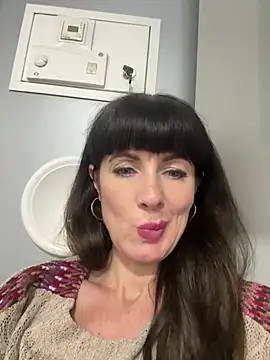 LadyLuxLover Adlı Modelin Canlı XXX Sohbeti