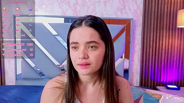 LittleeSara18's Live XXX Chat