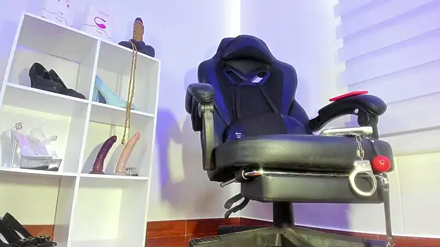 charlotte_joliedart's Webcam Show