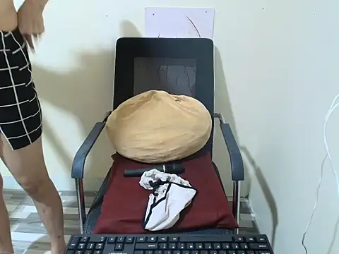 Sexy_clever18xx's Live XXX Chat