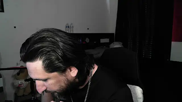 DevilPup75_: διαδικτυακό σόου στην κάμερα