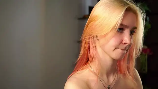 August_female Chat XXX in diretta