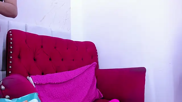 double_charm: διαδικτυακό σόου στην κάμερα