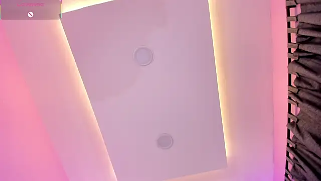 nicolle_pierce's Live XXX Chat