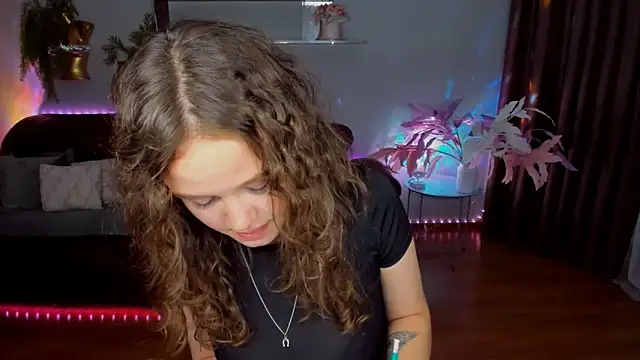 BeatriceShine Adlı Modelin Canlı XXX Sohbeti