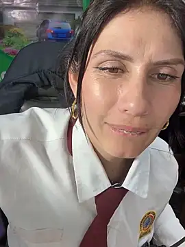 Alysson-- – Naživo XXX chat