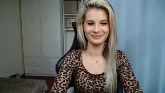 KristineGlow's Live XXX Chat