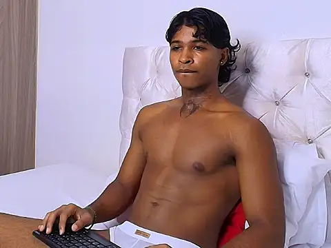 cassian_goldn Webbikameraesitys