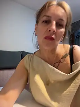Hot-Milf4U Webcam show