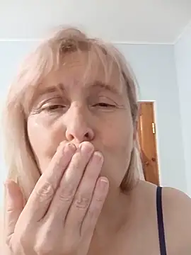 TrinaAdair Chat XXX in diretta
