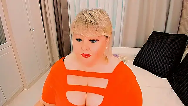 BIGTITSBBW élő XXX-chatje