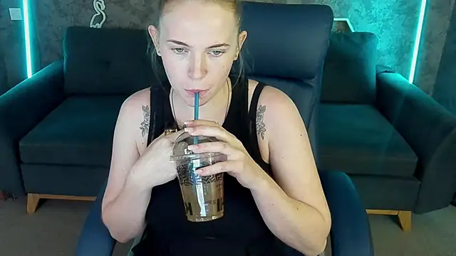 NikkyReyyy's Live XXX Chat