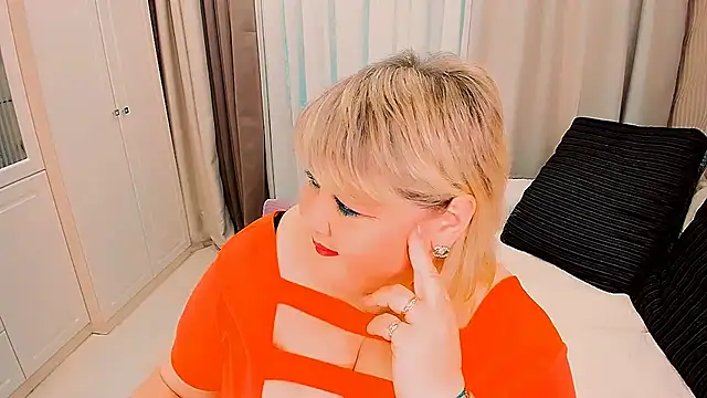 BIGTITSBBWのウェブカメラショー