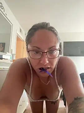 yummymommie7's Webcam Show
