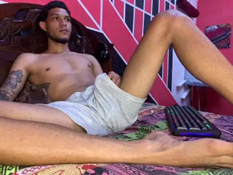 tanned_boy webcam show