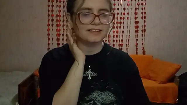 Miyabeee – Naživo chatovacia miestnosť