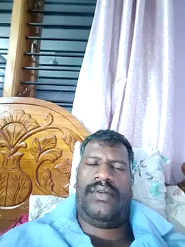 Paramkeerthi: απευθείας συνομιλία ΧΧΧ