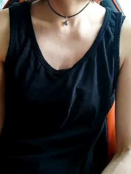 XXX chat uživo modela Aashikalaa