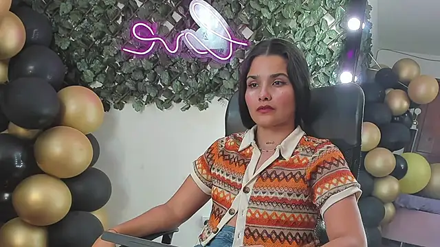 DestinyHills – Naživo XXX chat