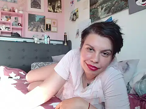 Carolineisback's Webcam Show