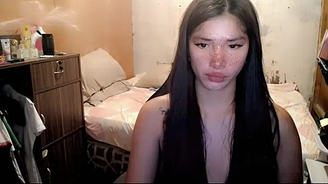 yanaleciousxx Show in webcam