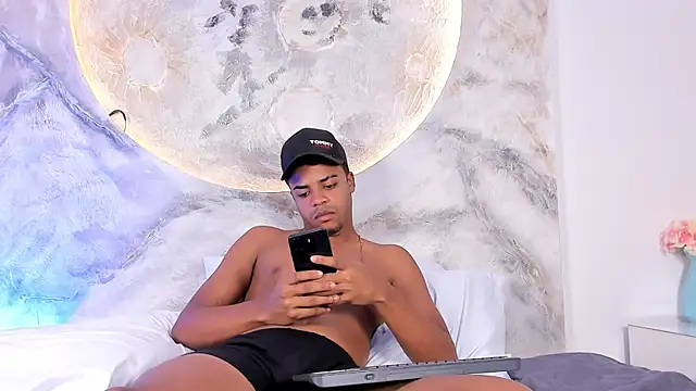 TaylorClay_n Webbikameraesitys
