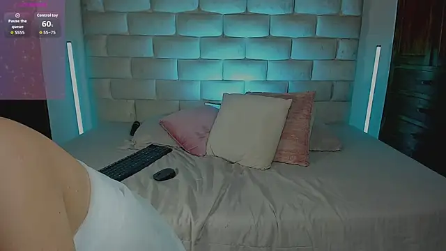 Chatroom XXX en direct de HollyGrey_