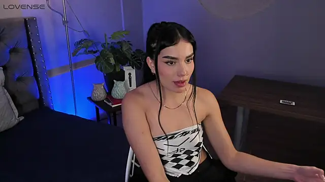 AlmaBlaze's Live XXX Chat