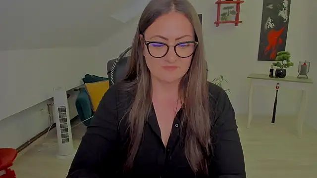 Онлайн чат XXX MistressDarrah