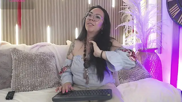 Velvet_Curly live XXX chat