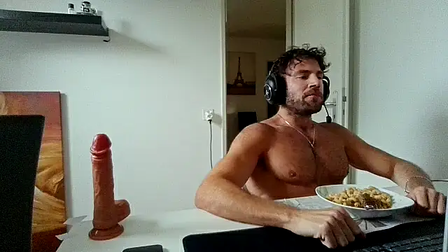 alpha-hunk: διαδικτυακό σόου στην κάμερα