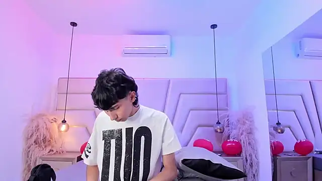 Chat XXX en directo de Milan_LewisS