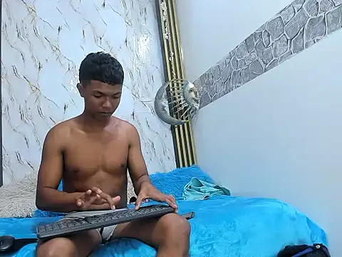 lonjitas_twink_hot élő XXX-chatje