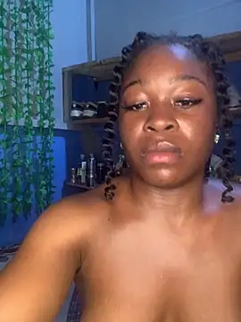 Blackghana2 Adlı Modelin Canlı Sohbet Odası