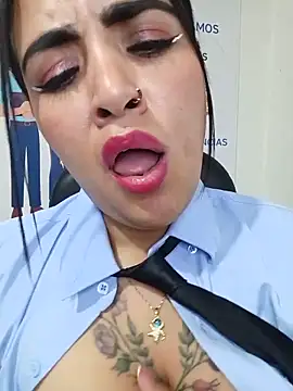 Chat XXX en directo de MAYE__13