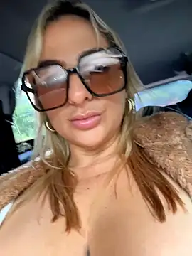 sammyqueenx21 Adlı Modelin Canlı XXX Sohbeti