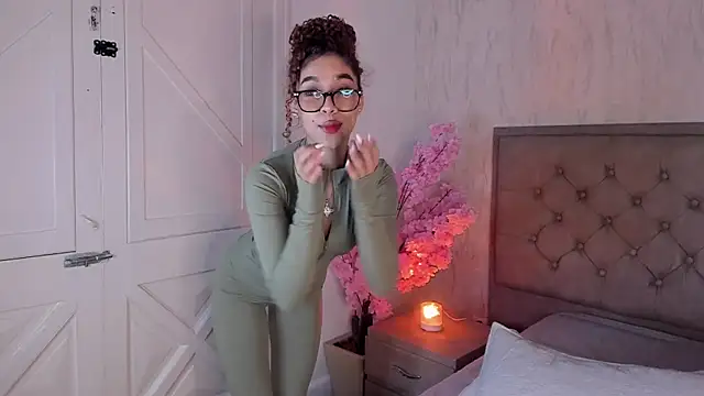 Sienna_brunette: онлайн-секс-чат