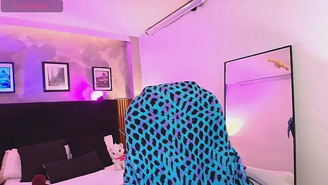 Chatroom XXX en direct de Rossiee_huntt