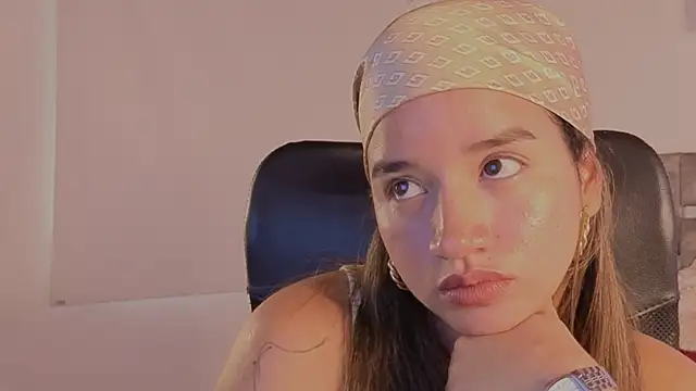 emilyrouxe's Live XXX Chat