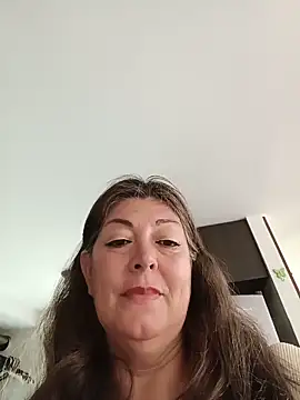 emma_tour's Live XXX Chat
