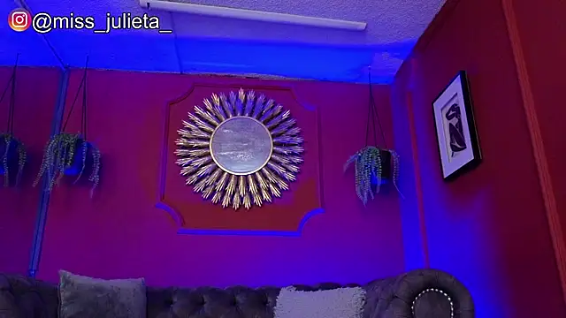 Julieta_Russell Live XXX-Chat